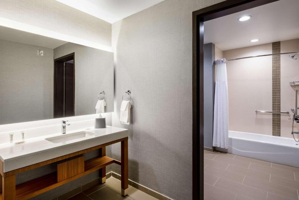 Hyatt Place Fort Worth-Alliance Town Center photo