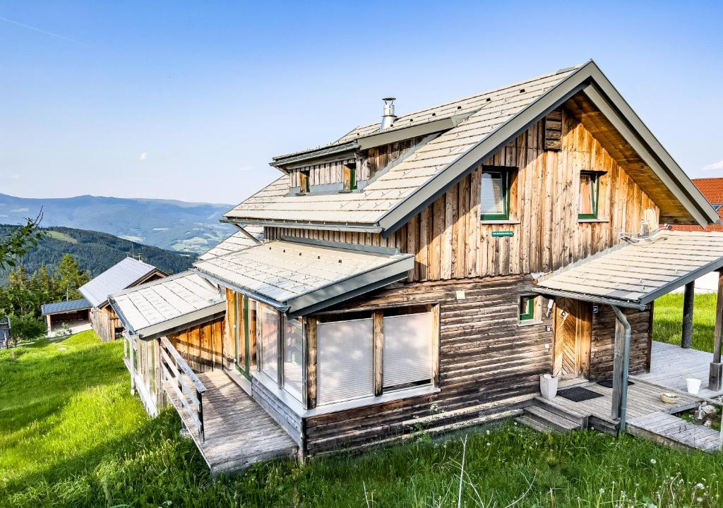 a wooden house on top of a hill at 1A Chalet '4 Jahreszeiten' Wandern, Grillen und Jacuzzi mit Aussicht! in Bad Sankt Leonhard im Lavanttal