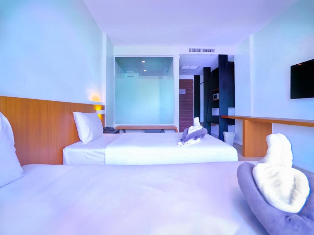 Phoenix Grand Patong - Resim 42