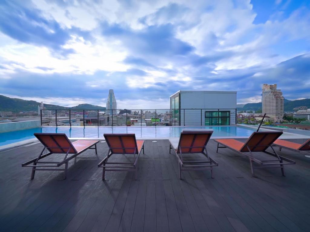 Phoenix Grand Patong - Resim 17