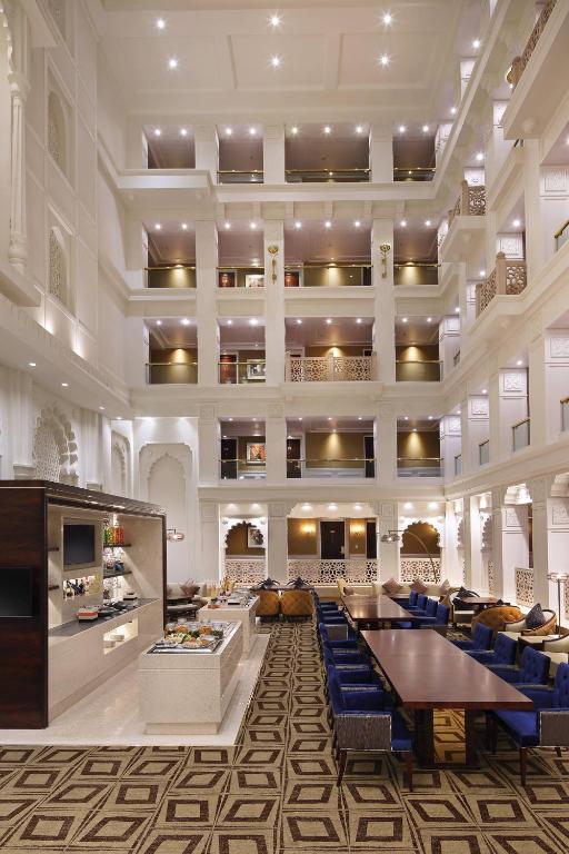Posezení v ubytování Sheraton Grand Pune Bund Garden Hotel