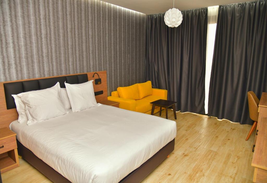 Postel nebo postele na pokoji v ubytování Surf One Hotel