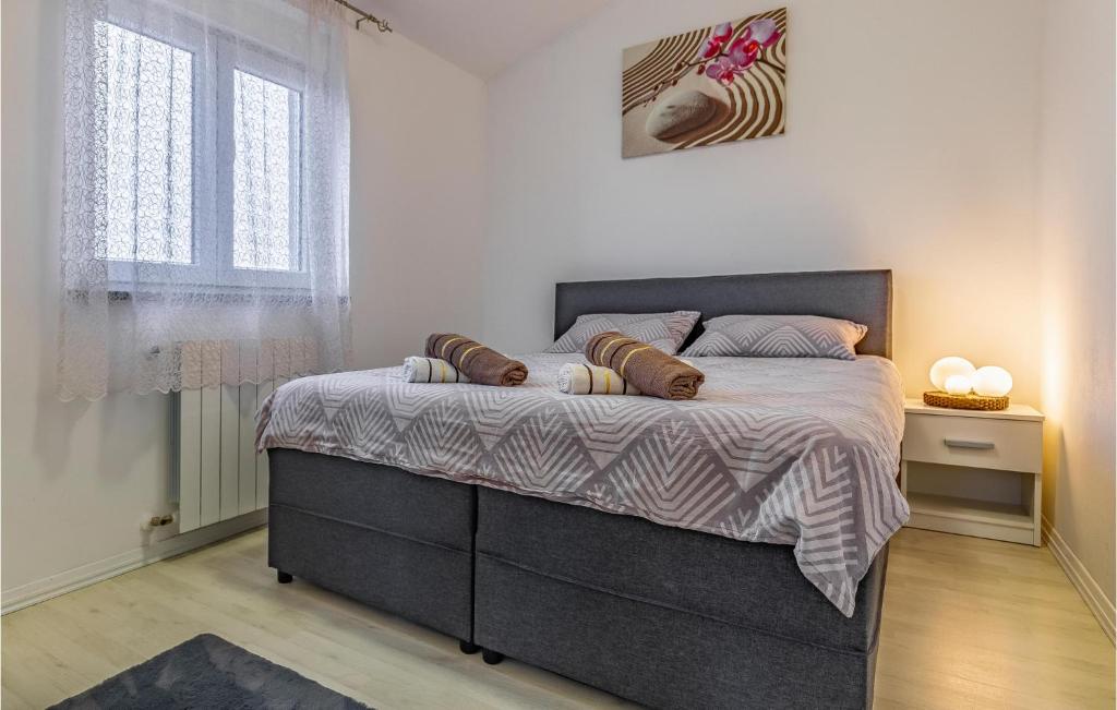 a bedroom with a large bed in a room at Beautiful Home In Skatari With Outdoor Swimming Pool in Škatari
