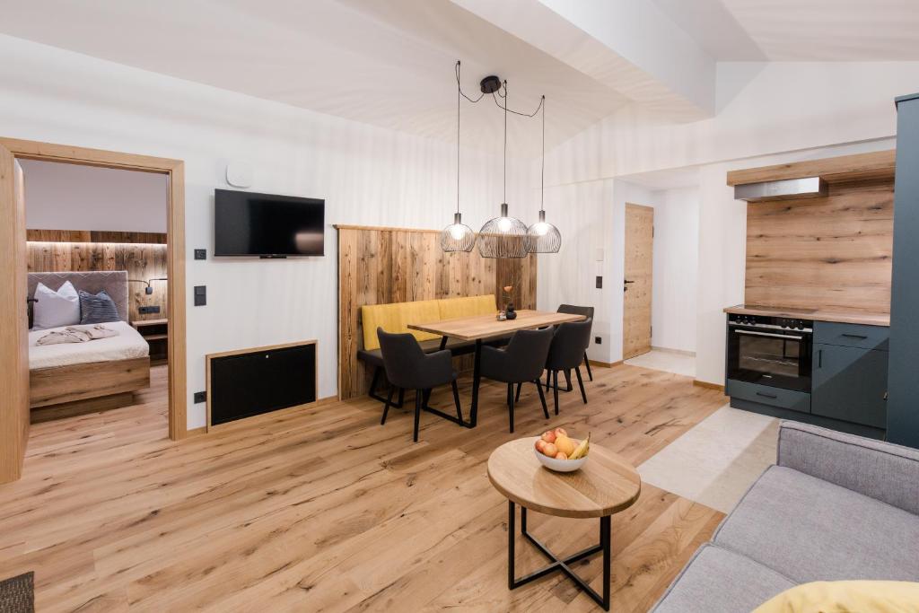 TV a/nebo společenská místnost v ubytování ANN SUITES Appartements