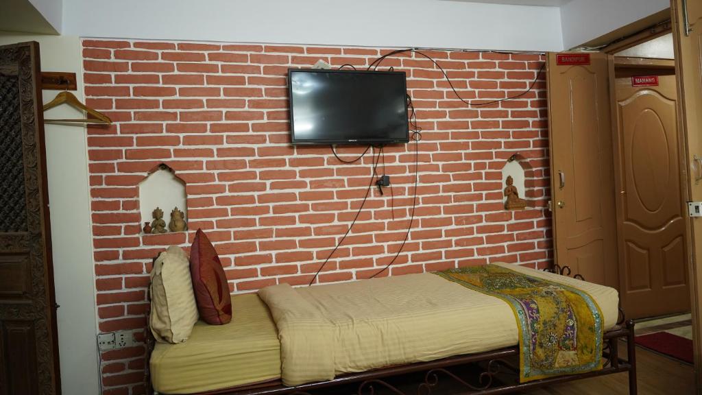 TV a/nebo společenská místnost v ubytování Cosy Hotel