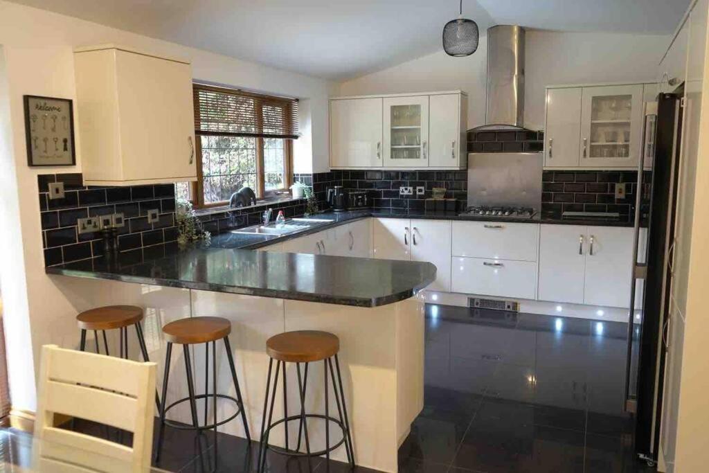 Kitchen o kitchenette sa Home in Rugby Warwickshire