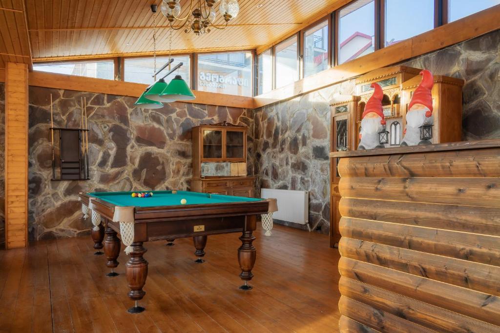 Biliár nebo kulečník v ubytování Hotel GoodAura
