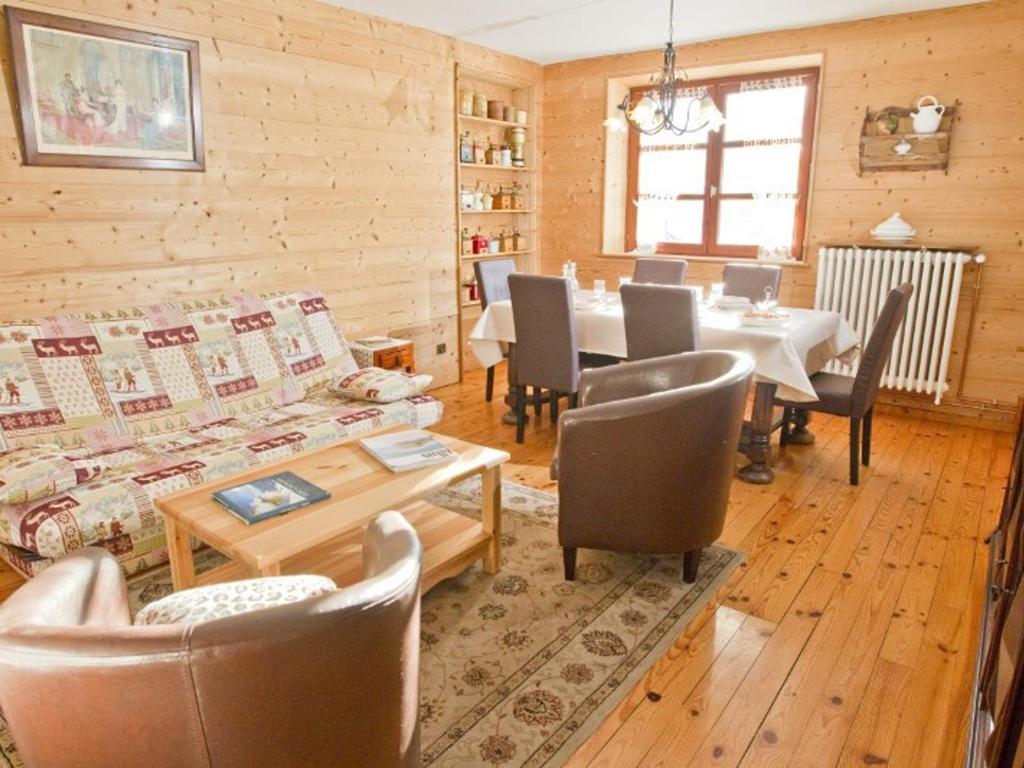 Χώρος καθιστικού στο Appartement 3 pièces 6 pers avec parking, proche navette, St Chaffrey, jardin, Wi-Fi, 2 TV - FR-1-762-16