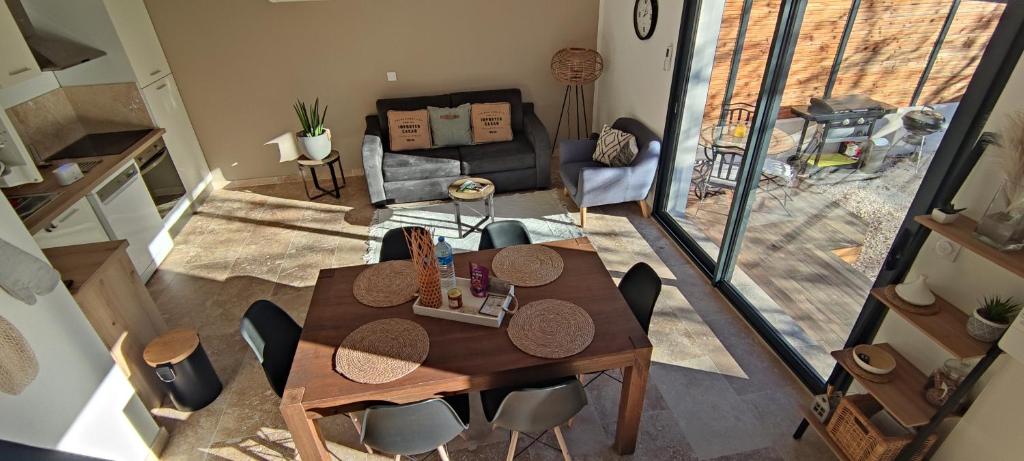 an overhead view of a living room with a table and chairs at La maisonnette "Au calme et sans vis à vis" in Canaules-et-Argentières