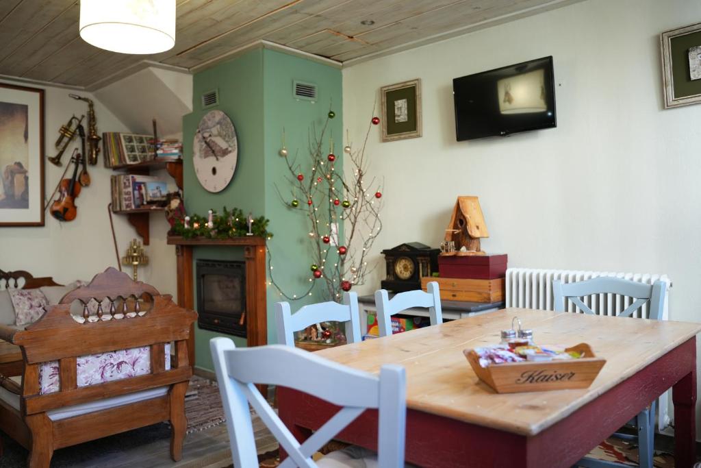 TV a/nebo společenská místnost v ubytování Guesthouse Doma est 1991