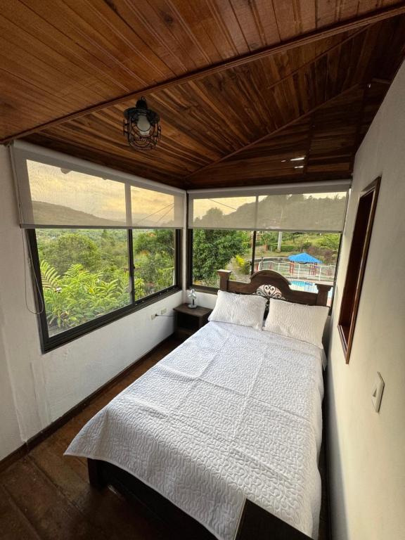 A bed or beds in a room at El Mortiño