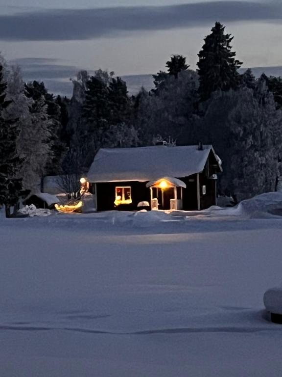 Grindstugan på Fyrås Gård v zimě