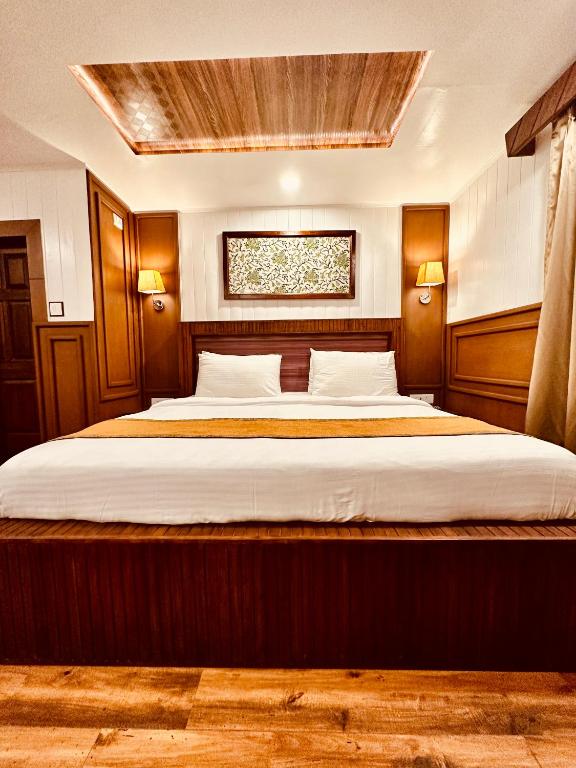 Postel nebo postele na pokoji v ubytování Walisons Hotel