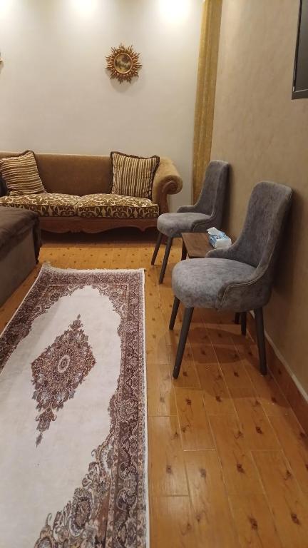 Posezení v ubytování Yoya Hur Pyramids inn
