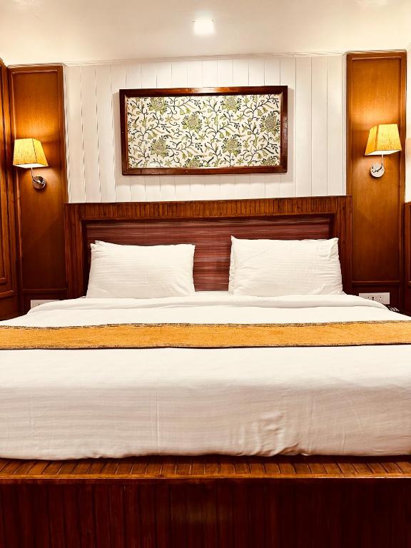 Postel nebo postele na pokoji v ubytování Walisons Hotel