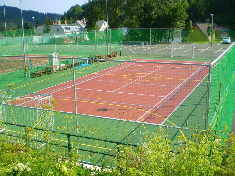 Tenis a/nebo squash v ubytování Penzion NATTY - s wellness přímo u sjezdovky nebo okolí