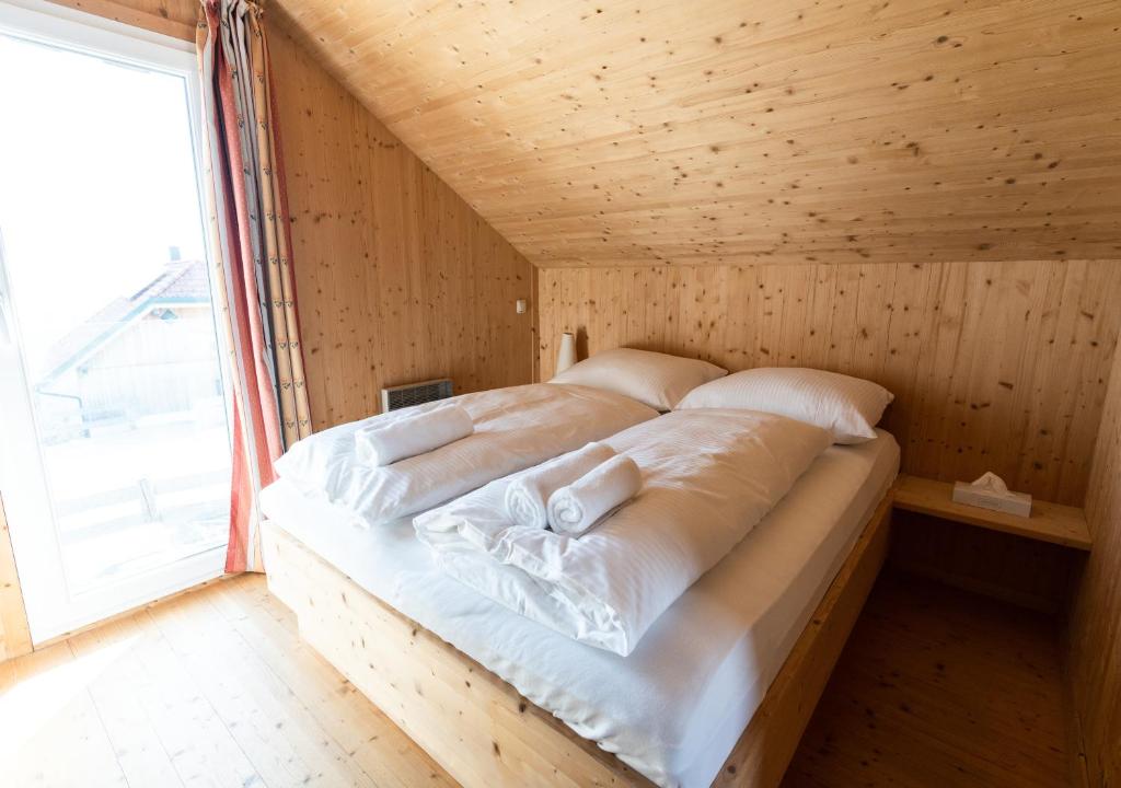Postel nebo postele na pokoji v ubytování 1A Chalet Eck - Wandern, Grillen, Panorama Sauna!