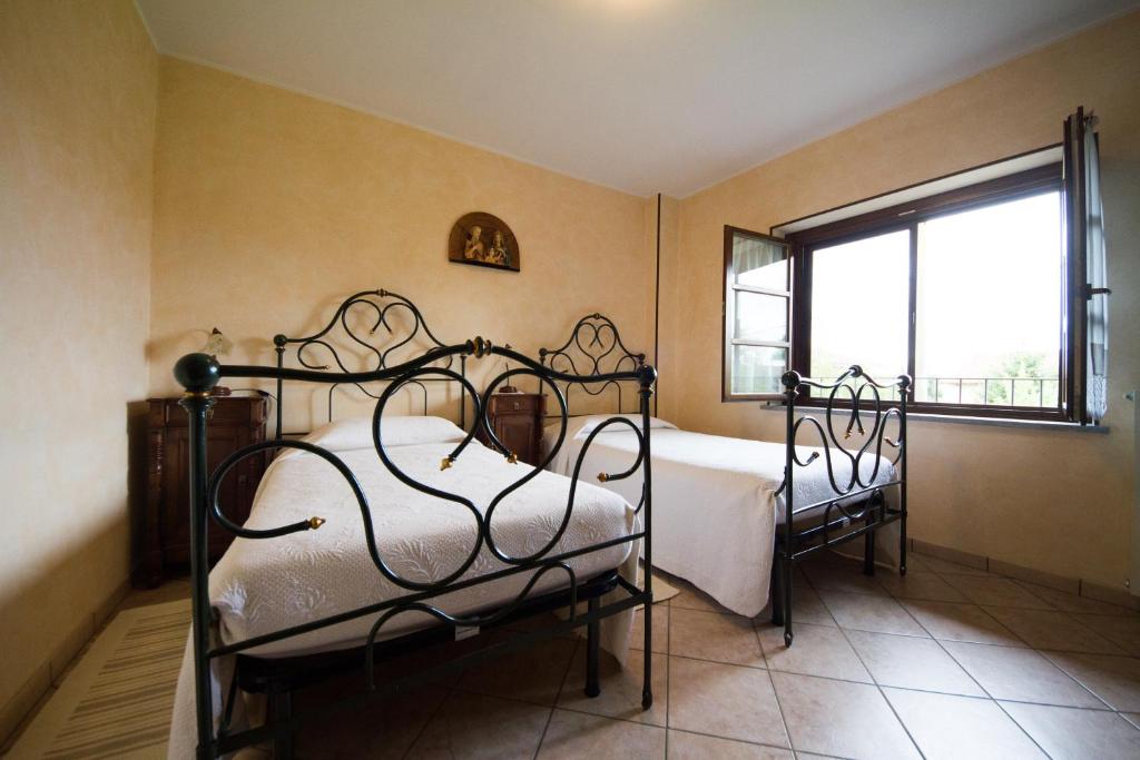 Postel nebo postele na pokoji v ubytování Agriturismo La Ca 'd Majin