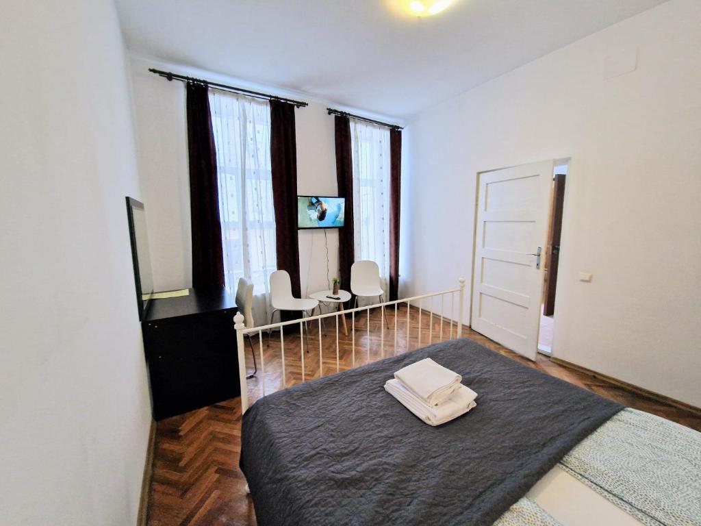 Main Square Apartments & More - Estudio
