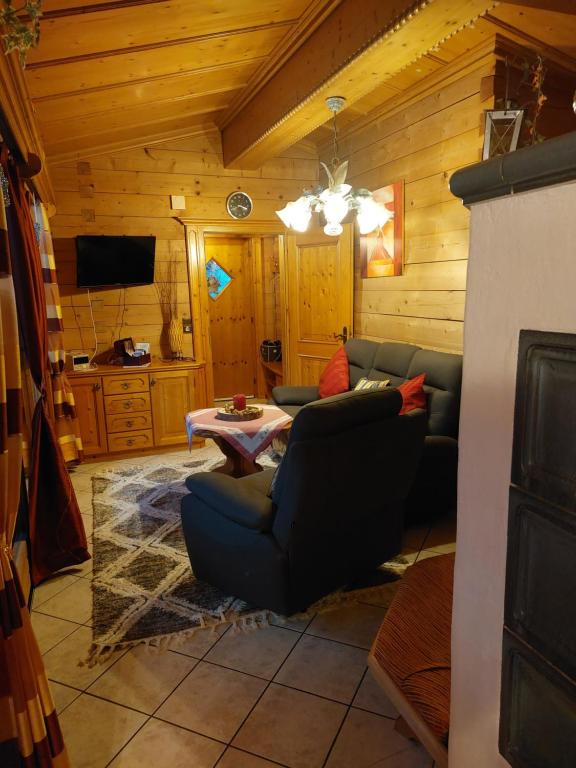 Televízia a/alebo spoločenská miestnosť v ubytovaní Appartement Hödlmoser