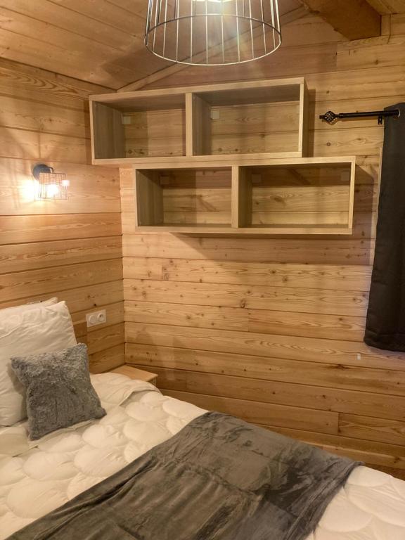 Ein Bett oder Betten in einem Zimmer der Unterkunft Maison Boutxy Le Clos des Ours