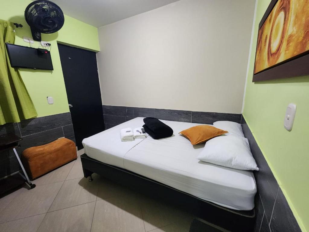 Postel nebo postele na pokoji v ubytování Hotel Laureles Home