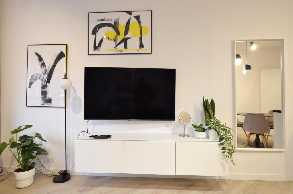 Private parking, secure building - Central apartments Old Town & Main Station - 1