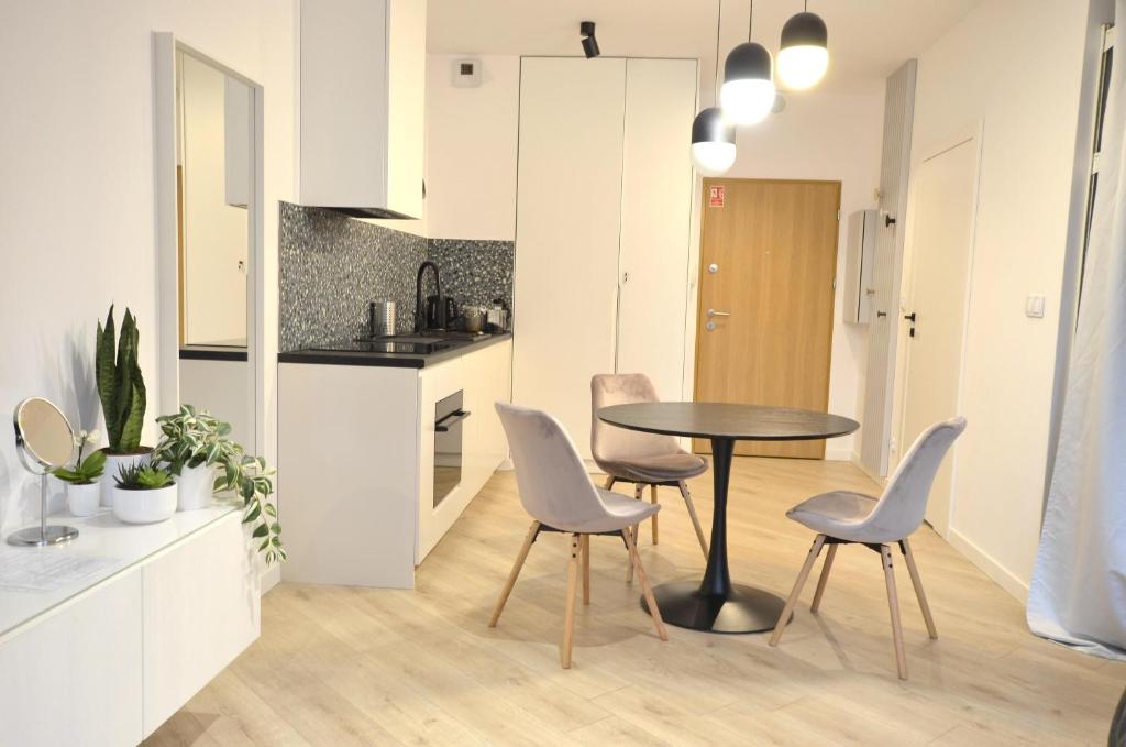 Private parking, secure building - Central apartments Old Town & Main Station - 2