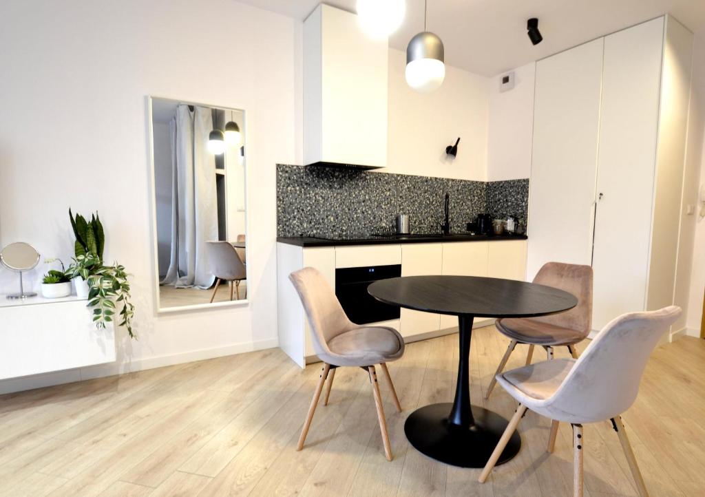 Private parking, secure building - Central apartments Old Town & Main Station - 4