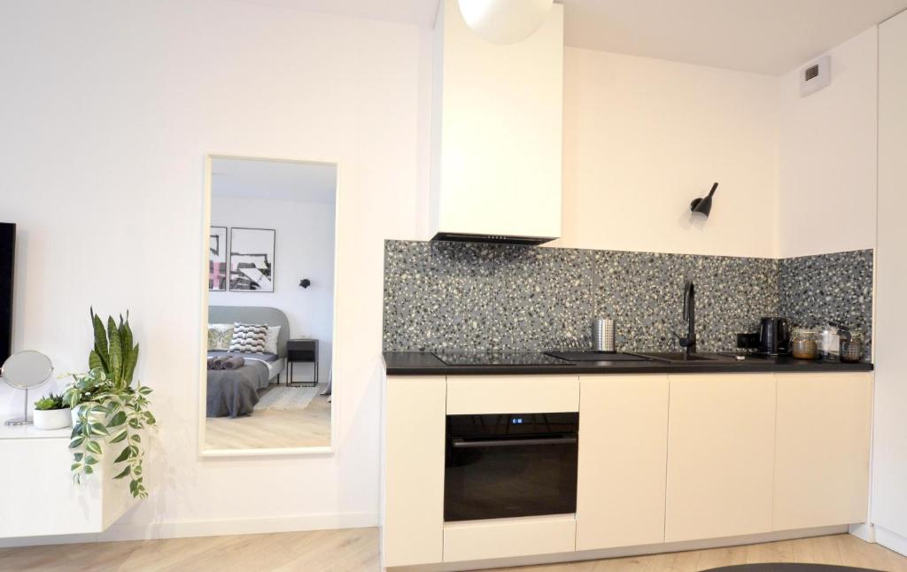 Private parking, secure building - Central apartments Old Town & Main Station - 15