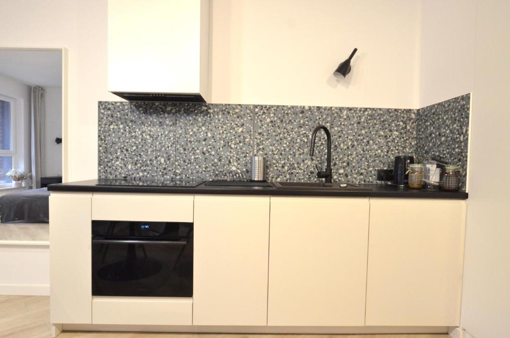 Private parking, secure building - Central apartments Old Town & Main Station - 16