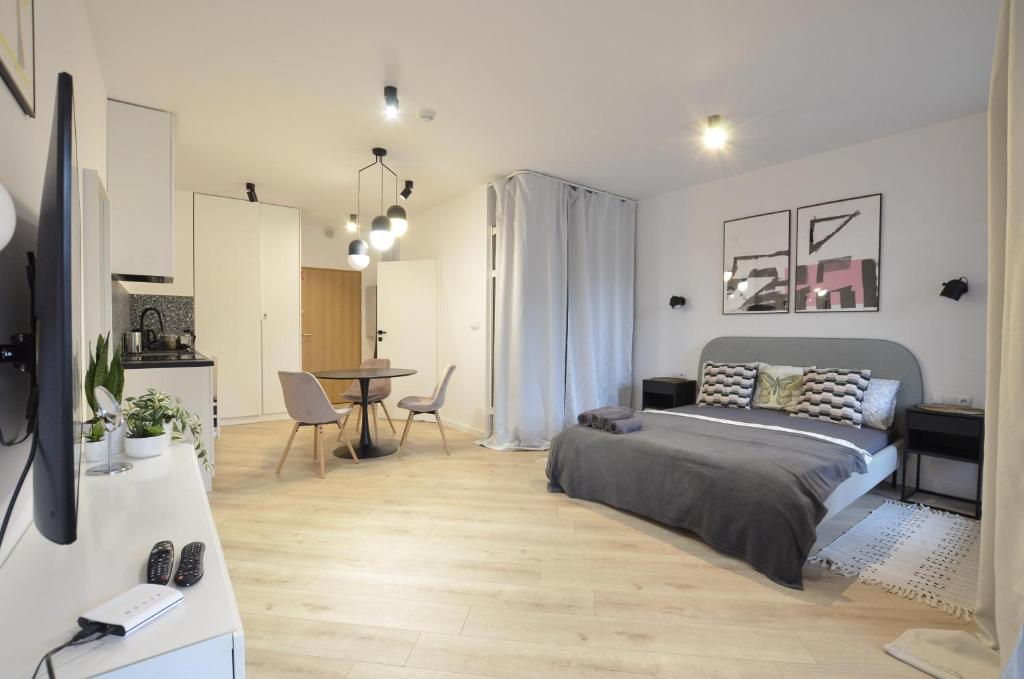 Private parking, secure building - Central apartments Old Town & Main Station - 14