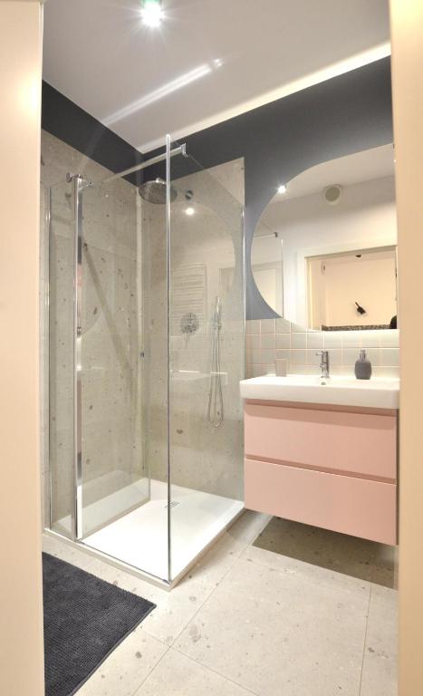 Private parking, secure building - Central apartments Old Town & Main Station - 17