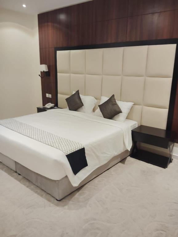 Postel nebo postele na pokoji v ubytování The S Hotel - jeddah - prince sultan street - فندق ذا اس - جده - طريق الامير سلطان