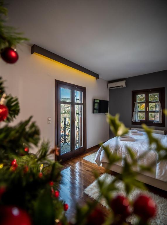 Posteľ alebo postele v izbe v ubytovaní Erofili Hotel & Suites