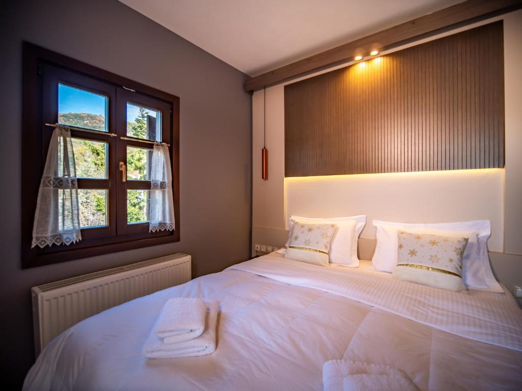 Posteľ alebo postele v izbe v ubytovaní Erofili Hotel & Suites