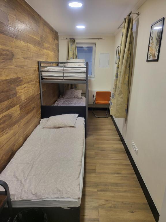 Postel nebo postele na pokoji v ubytování Rooms4Rest Bokserska - Private rooms for tourists - ATR Consulting Sp, z o,o,