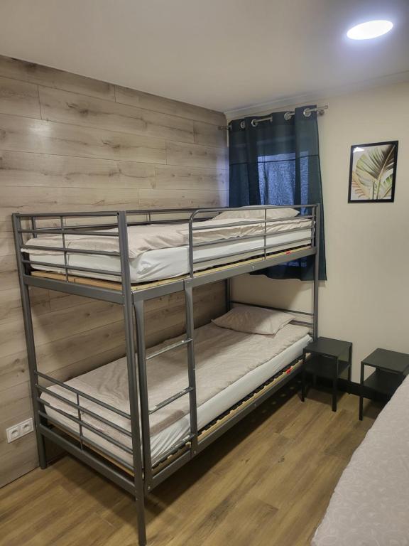 Postel nebo postele na pokoji v ubytování Rooms4Rest Bokserska - Private rooms for tourists - ATR Consulting Sp, z o,o,