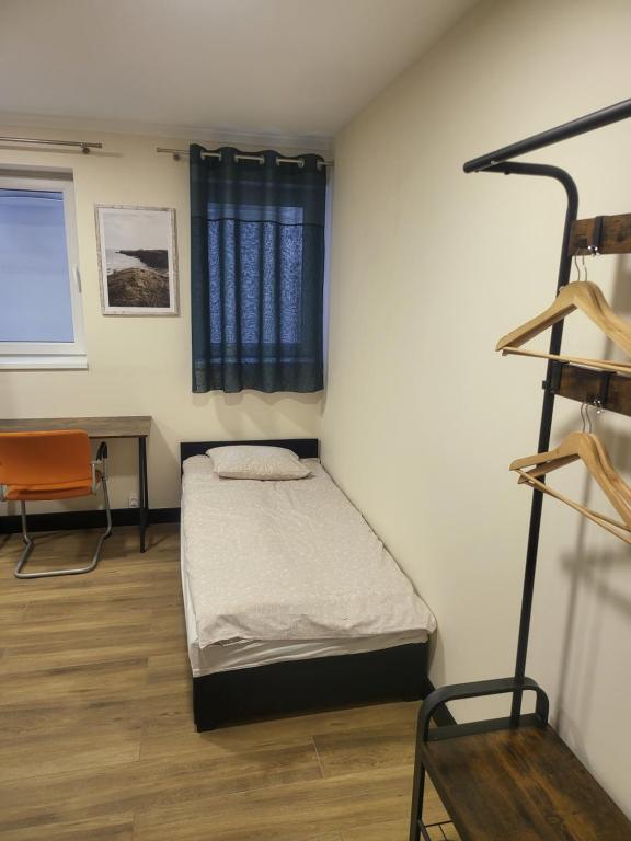 Postel nebo postele na pokoji v ubytování Rooms4Rest Bokserska - Private rooms for tourists - ATR Consulting Sp, z o,o,