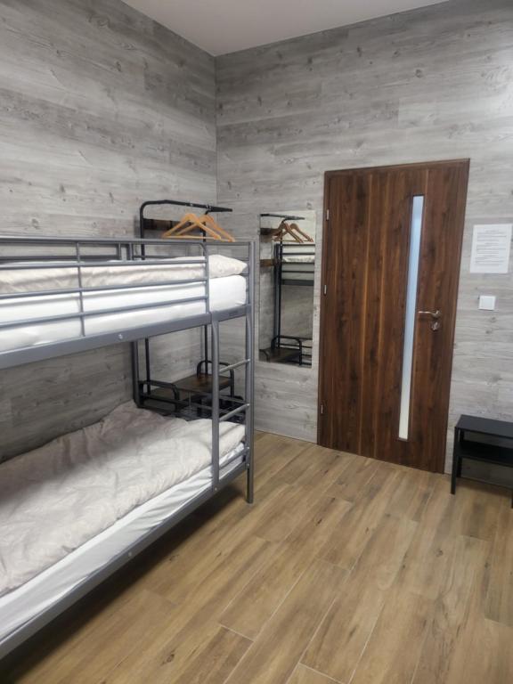 Postel nebo postele na pokoji v ubytování Rooms4Rest Bokserska - Private rooms for tourists - ATR Consulting Sp, z o,o,