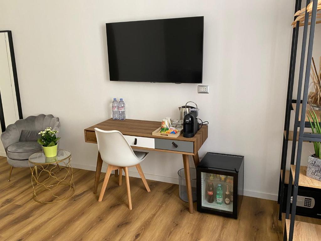 a room with a desk and a television on a wall at Belltower Elegans in Rome