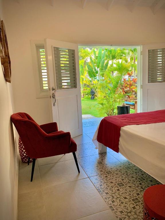 Rúm í herbergi á PUNTA POPY Boutique HOTEL