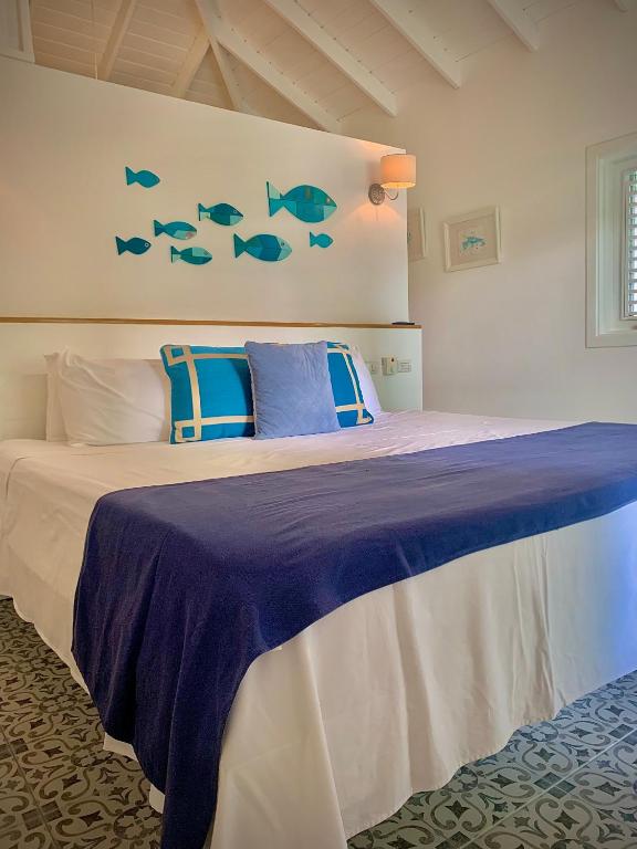 Rúm í herbergi á PUNTA POPY Boutique HOTEL