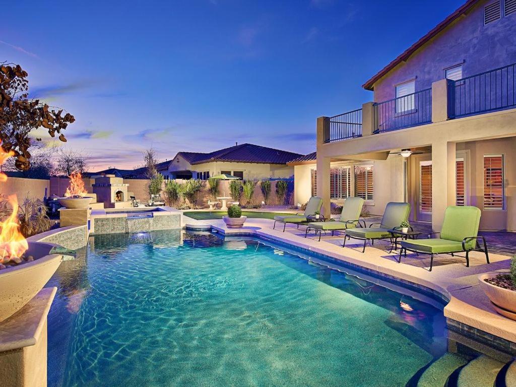 Πισίνα στο ή κοντά στο Prime Location, Heated Pool, Hot Tub, Fire Pit, Bbq, More