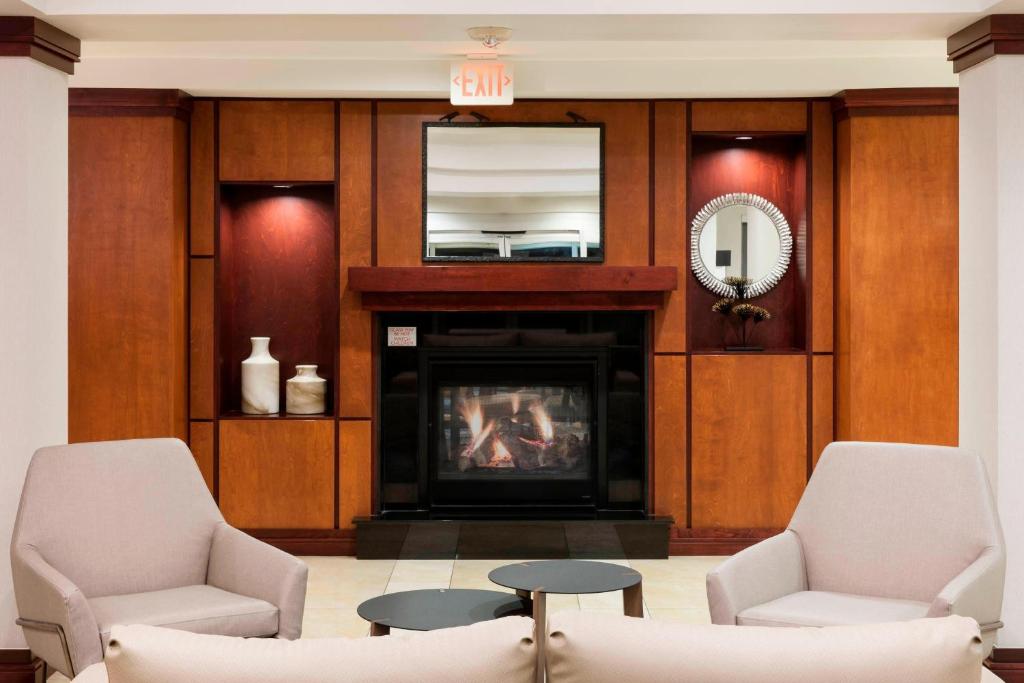 Posezení v ubytování Fairfield Inn & Suites by Marriott Austin Parmer Tech Ridge