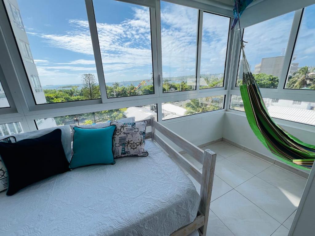 Χώρος καθιστικού στο Apartamentos Bahia Fragata con vista al mar