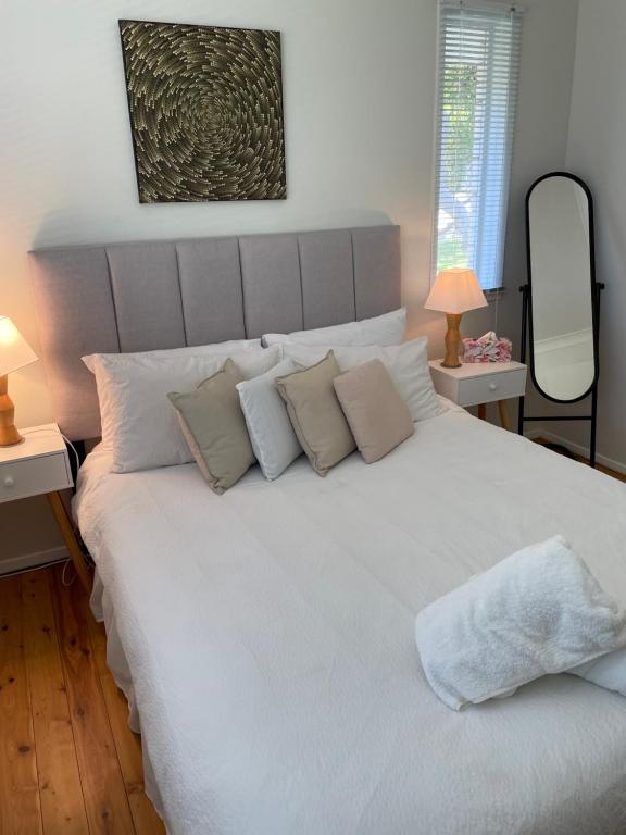 Postel nebo postele na pokoji v ubytování Killcare Beach House