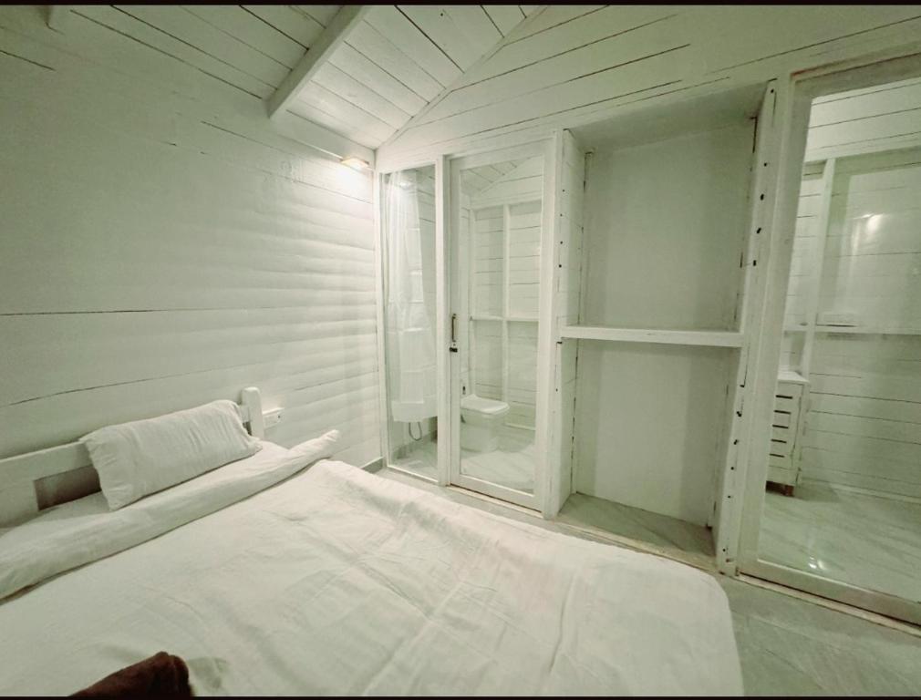Tempat tidur dalam kamar di Palolem Beach View Inn