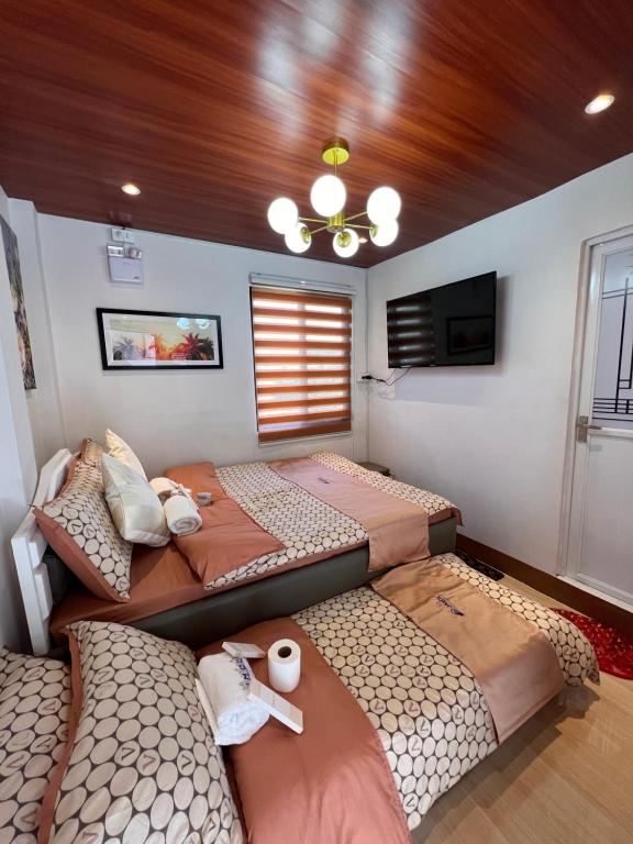 Postel nebo postele na pokoji v ubytování JMCL RESIDENCES