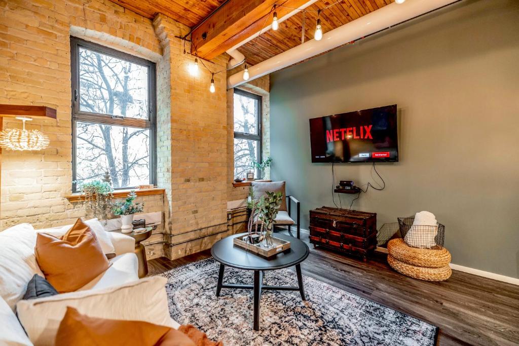 Gallery image of FREE PARKING 5 Star Quiet 2 BR Loft - Central - FULLY Stocked in Winnipeg